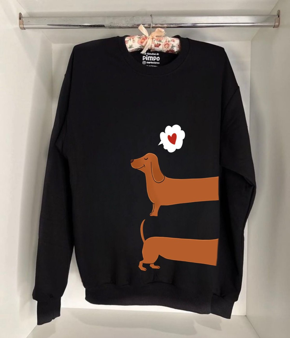 Salchi mitad By: @bbilustra.py