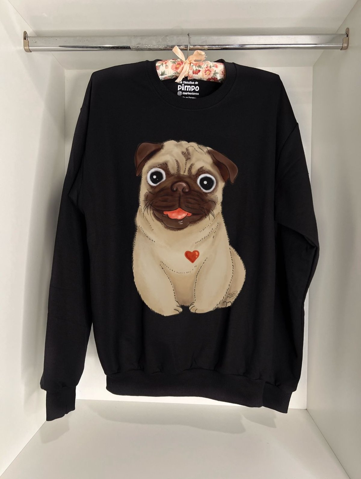 Pug By: @tatinetchoguine
