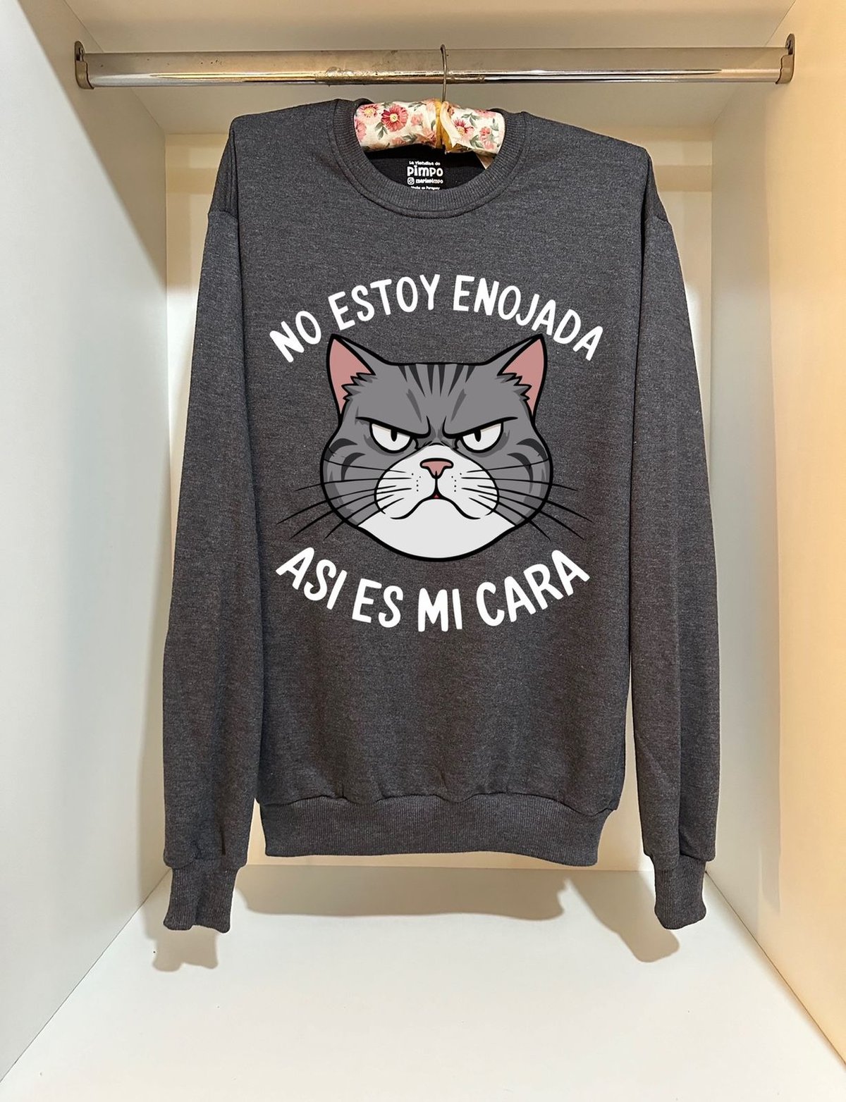 No estoy enojada asi es mi cara By: @mariepimpo 