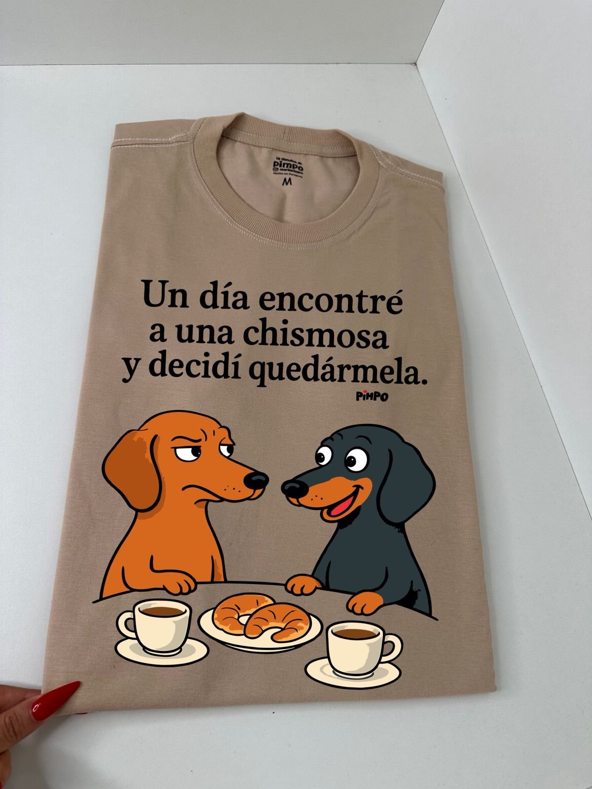 Encontre una chismosa By: @mariepimpo  - 2