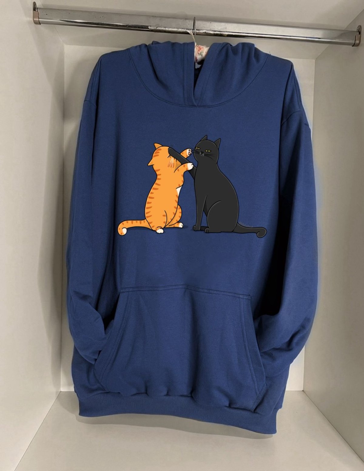 Michis peleando By: @bbilustra.py  - 2