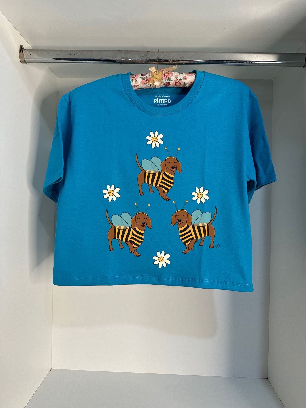 Salchi abejita By: @bbilustra.py - 3