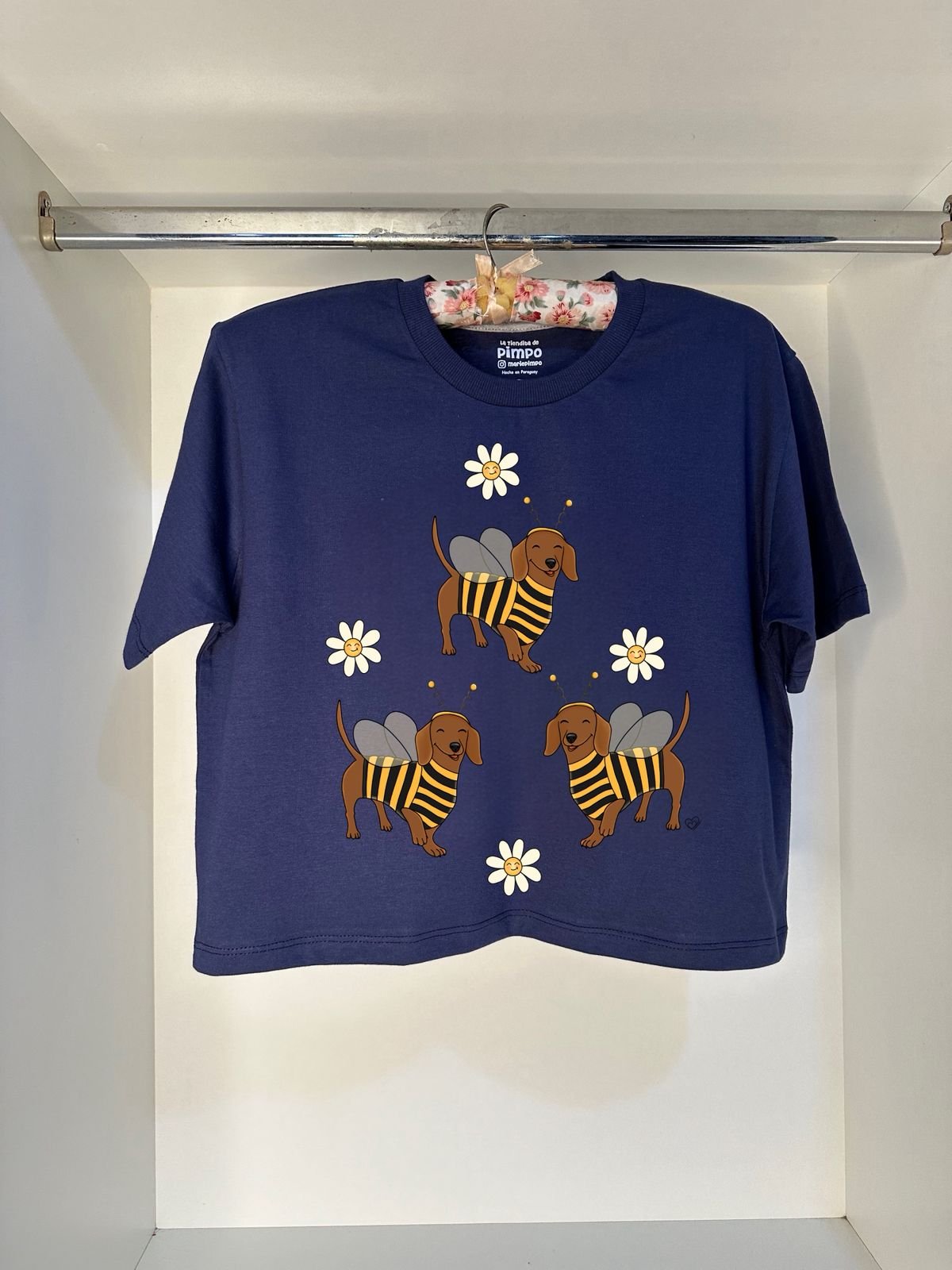 Salchi abejita By: @bbilustra.py - 4