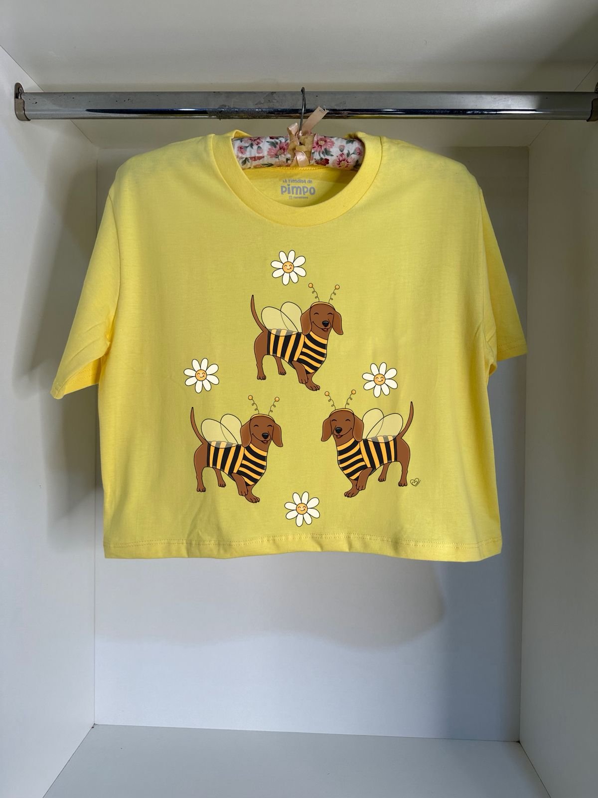 Salchi abejita By: @bbilustra.py - 5