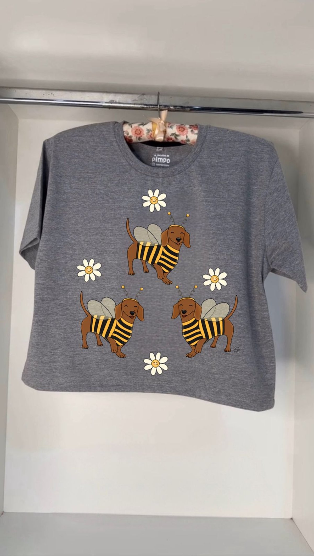 Salchi abejita By: @bbilustra.py - 7