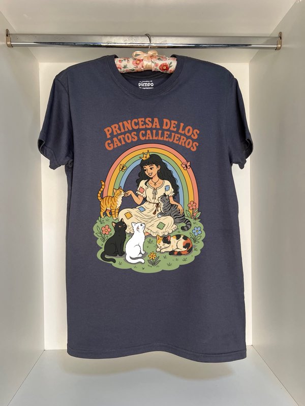 Princesa de gatos callejeros By: @mariepimpo