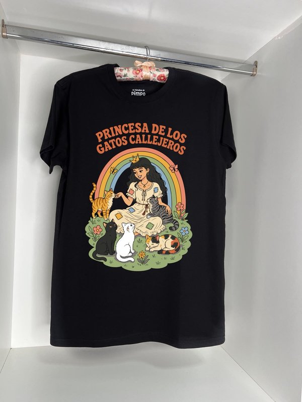 Princesa de gatos callejeros By: @mariepimpo