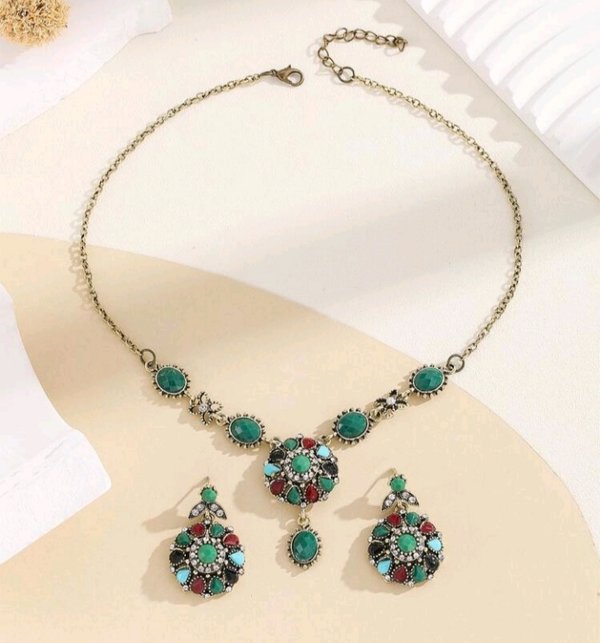 Collar y aros Hovy'ū
