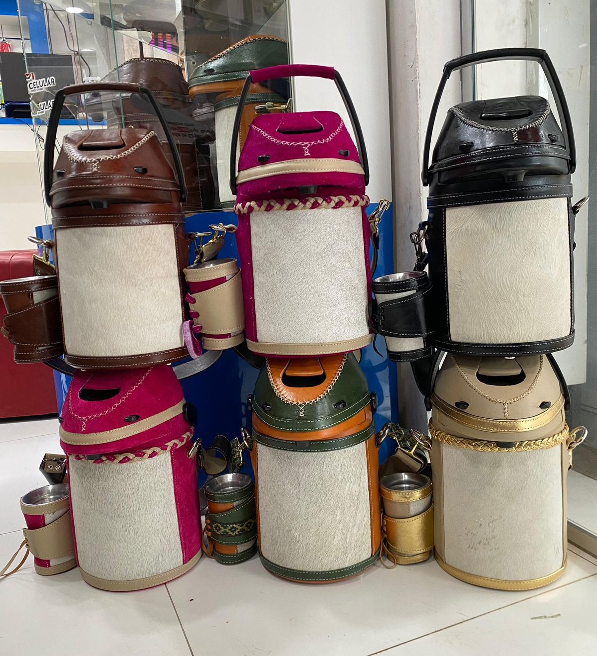 TERMO FORRADO EN CUERO FRIO/CALIENTE 2.5L