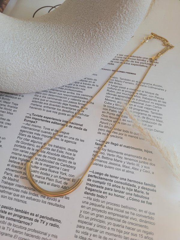 Collar oval dorado