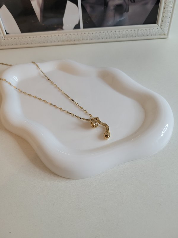 Collar sneake