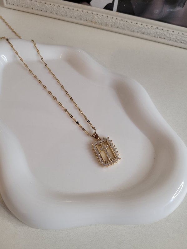 Crucifijo de zirconia