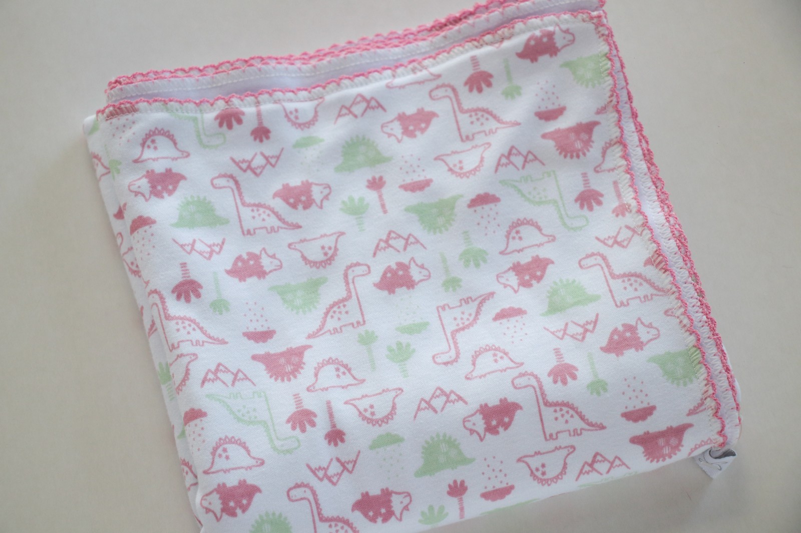Manta Algodón C/Picueta Quilmes- Estamp. Rosa Dino Cod.1411 - 2
