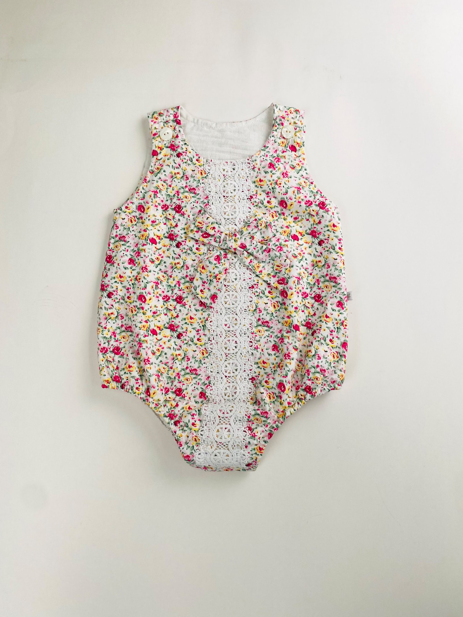 Babuchona Eliana-Blanco Floreado Cod. 684