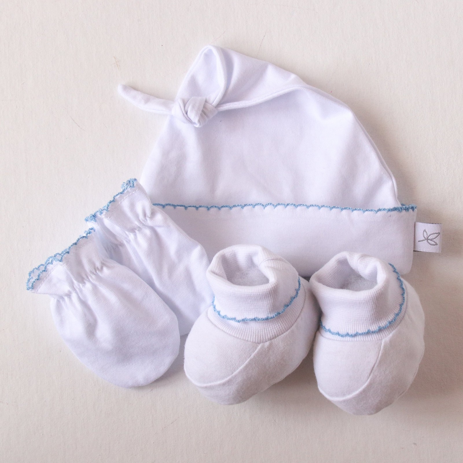 Kit de Gorro Blanco C/Picueta  Erevan- Celeste Cod.1168