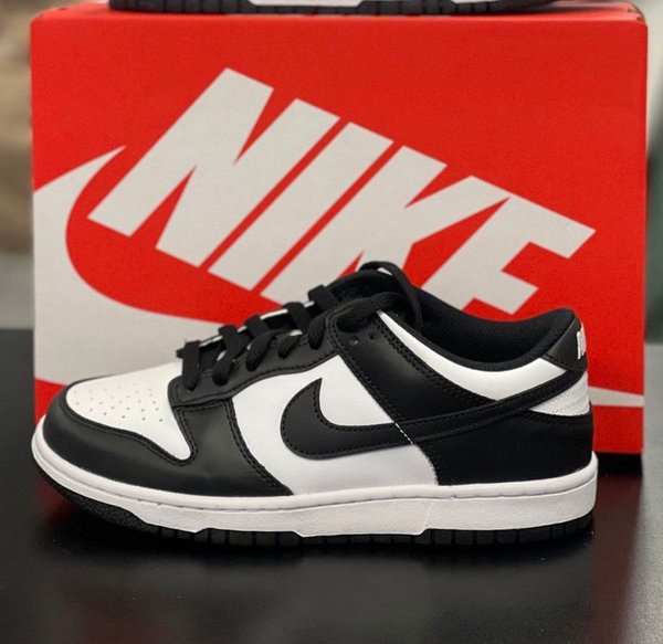 NIKE BLACK/WHITE