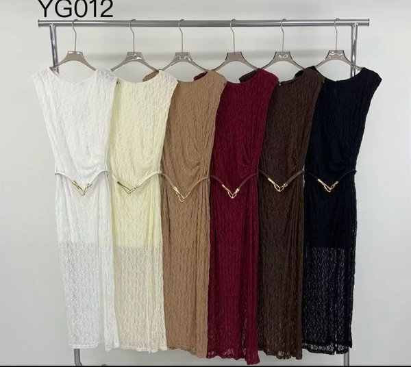 Vestido Forrado de Encaje con Cinturón