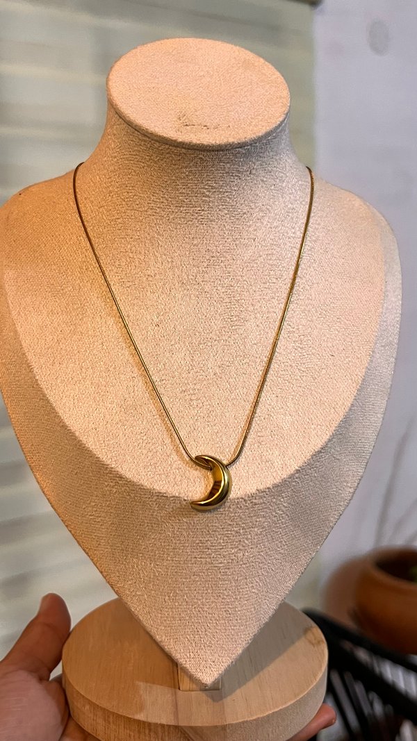 Collar media luna acero 