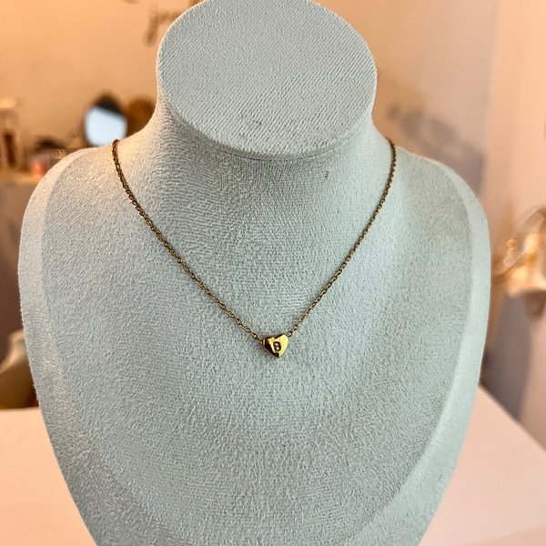 Collar inicial minimalista 