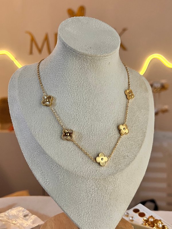 Collar clover gold