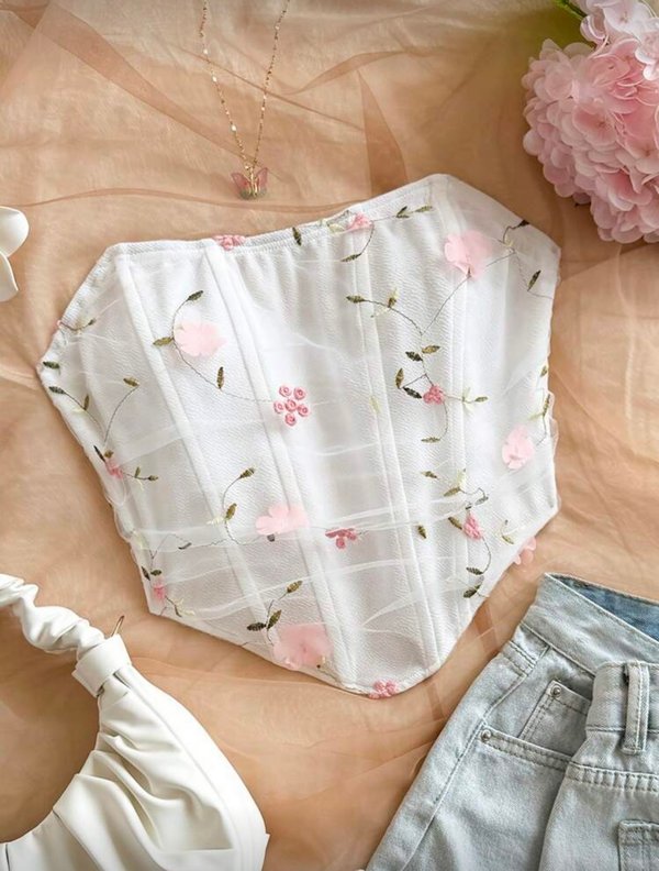 Top con bordado floral 🌸