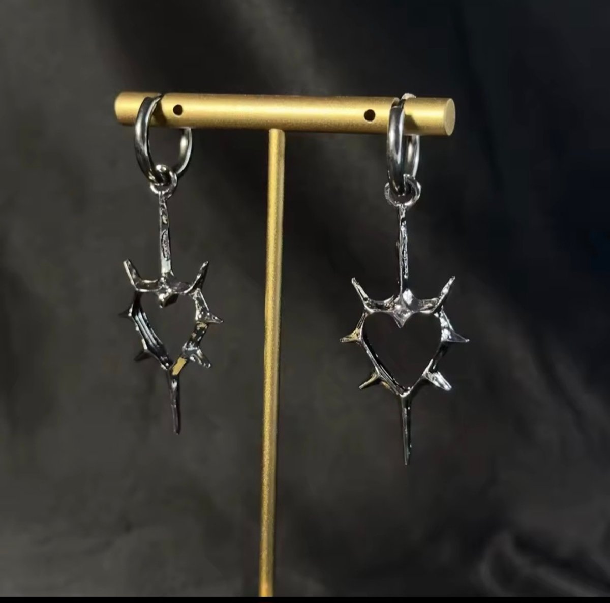 Pendientes con diseño de corazon de espina - 2