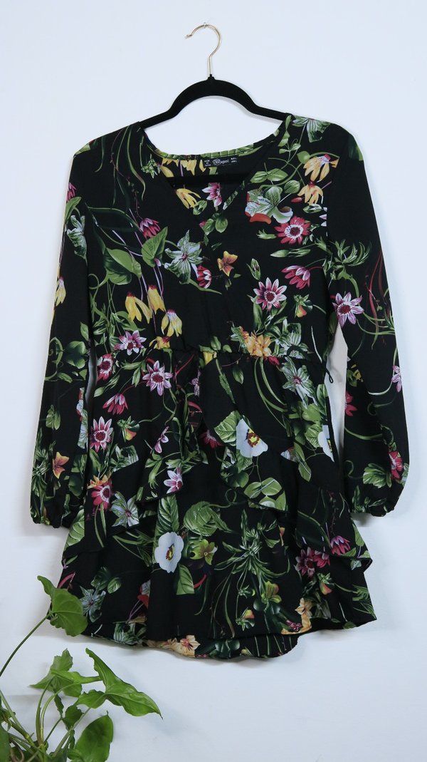 Vestido negro floreado