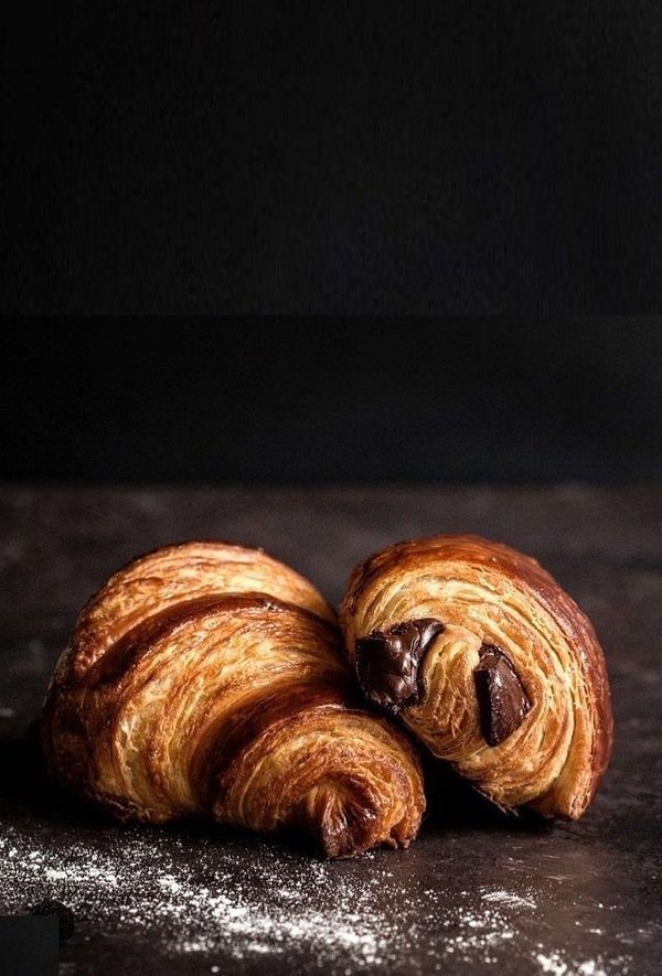 Pain au Chocolat (Croissant relleno)