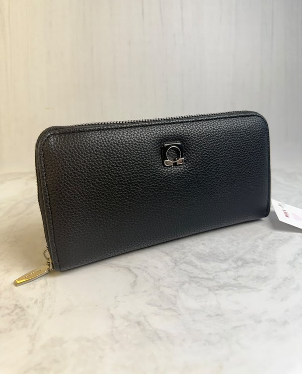 Billetera negra con cierre y diseño tejido