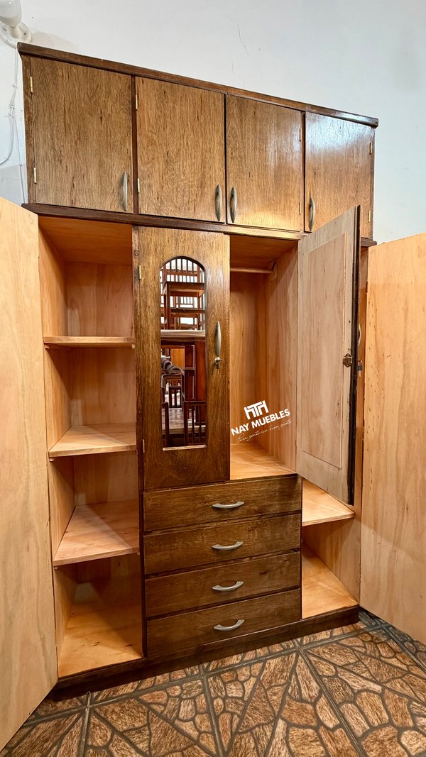 Thiaguito de 4 puertas con valijera