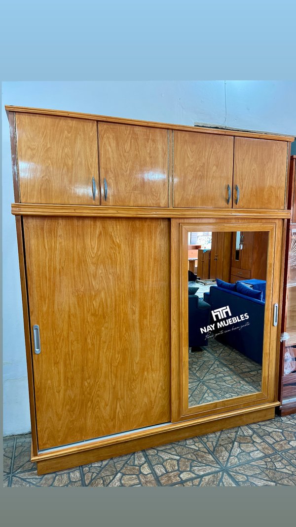 Placar de 4 con puertas corredizas