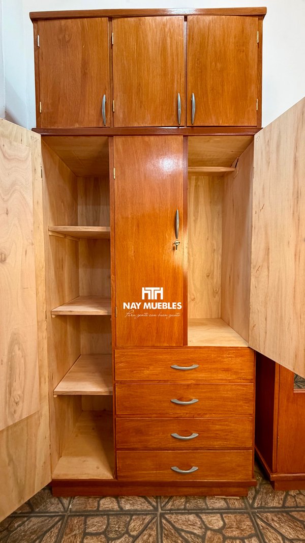 Thiaguito de 3 puertas con valijera 