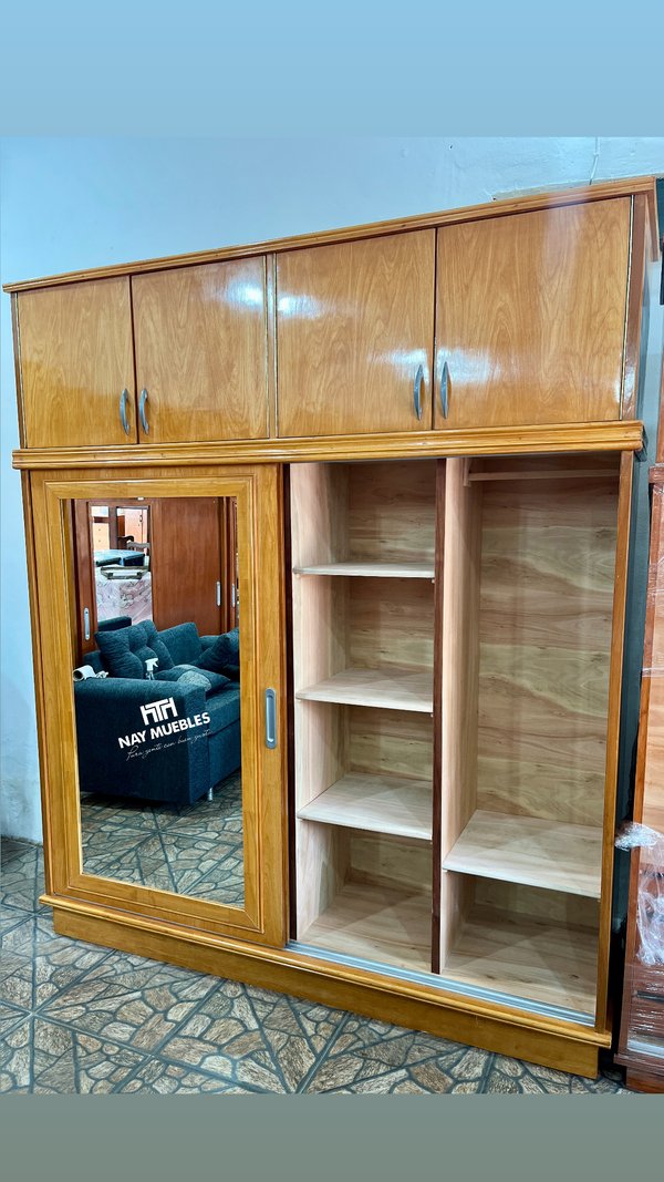 Placar de 4 con puertas corredizas