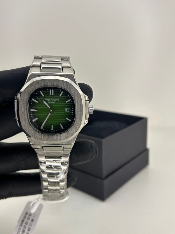 Patek Philippe Nautilus Silver – Verde Esmeralda
