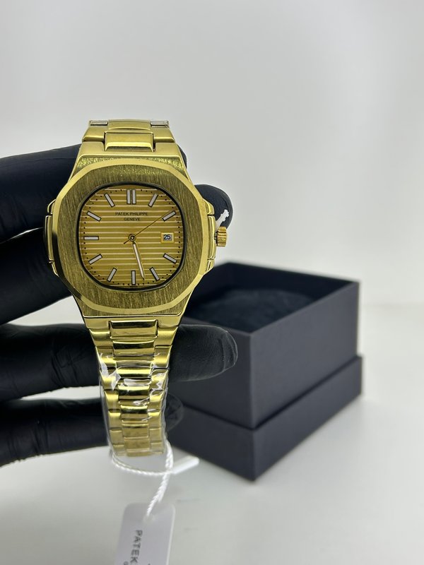 Patek Philippe Nautilus Gold – Champagne Monocromático