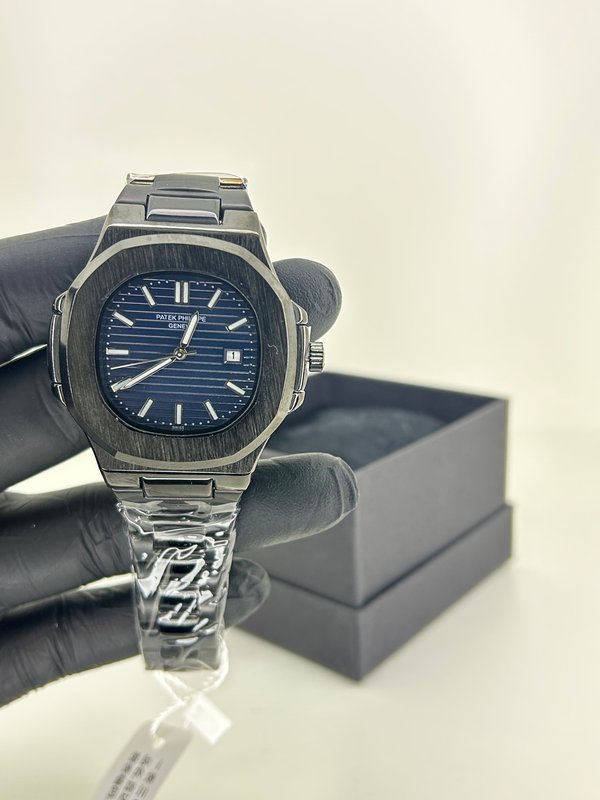 Patek Philippe Nautilus Black Edition – Azul Marino