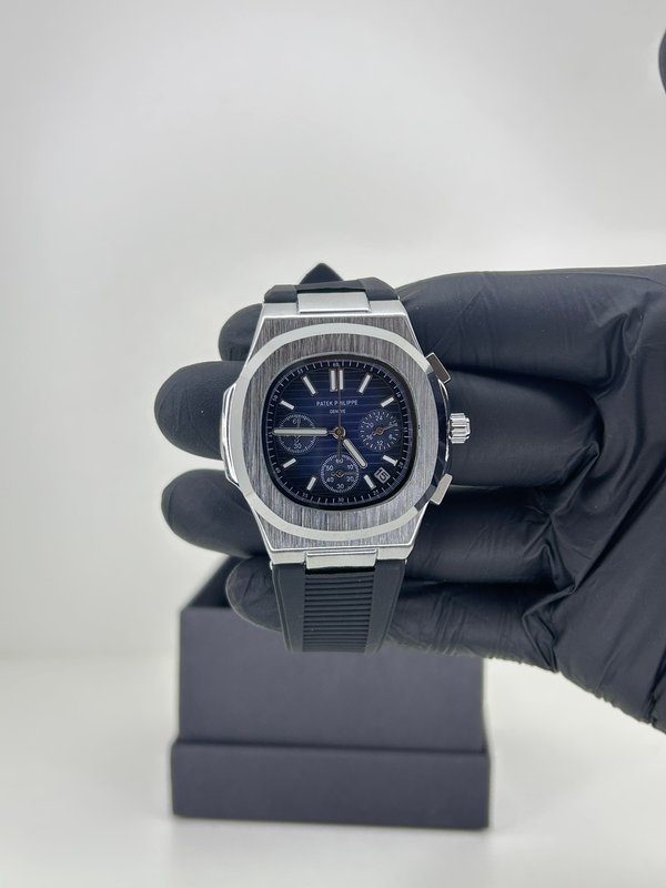 Patek Philippe Nautilus Cronógrafo Silver – Azul Marino con Malla Negra