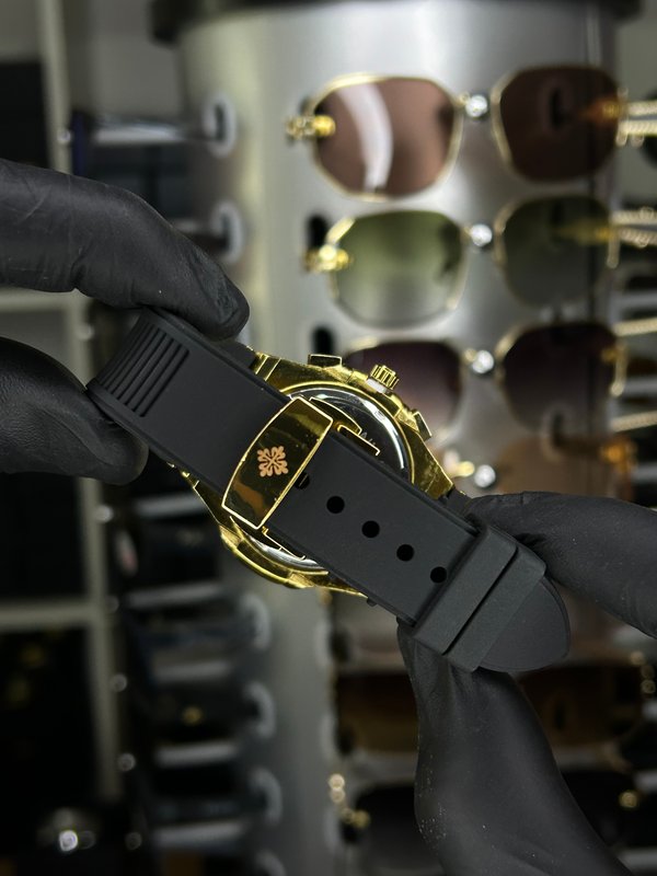 Patek Philippe Nautilus Cronógrafo Gold – Champagne Monocromático con Malla Negra