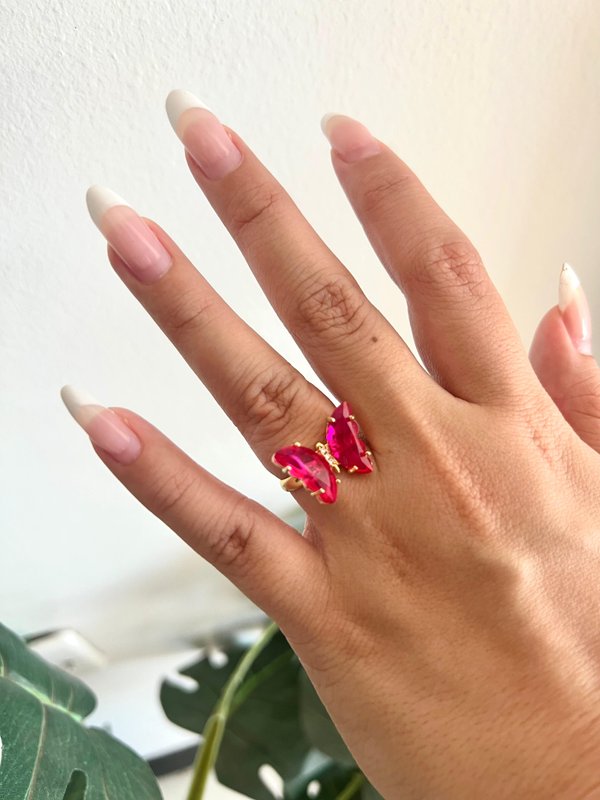 Anillo de mariposa fucsia