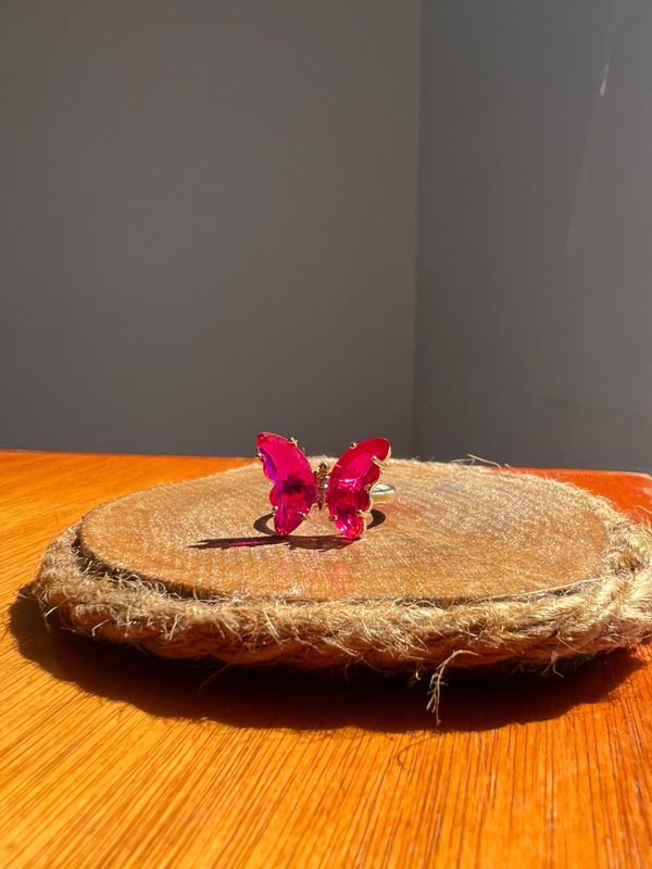 Anillo de mariposa fucsia