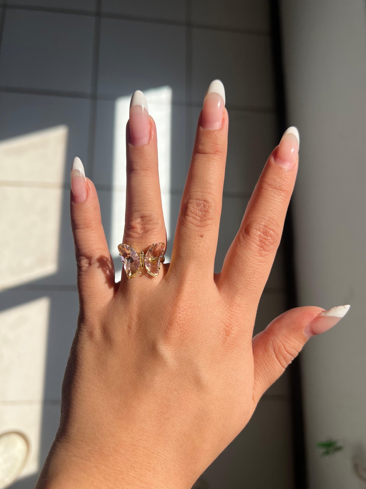 Anillo de mariposa rosa claro - 4