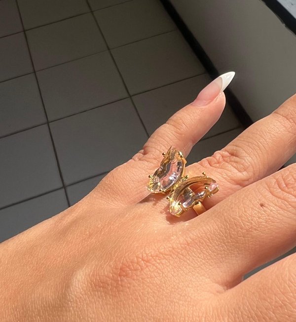 Anillo de mariposa rosa claro