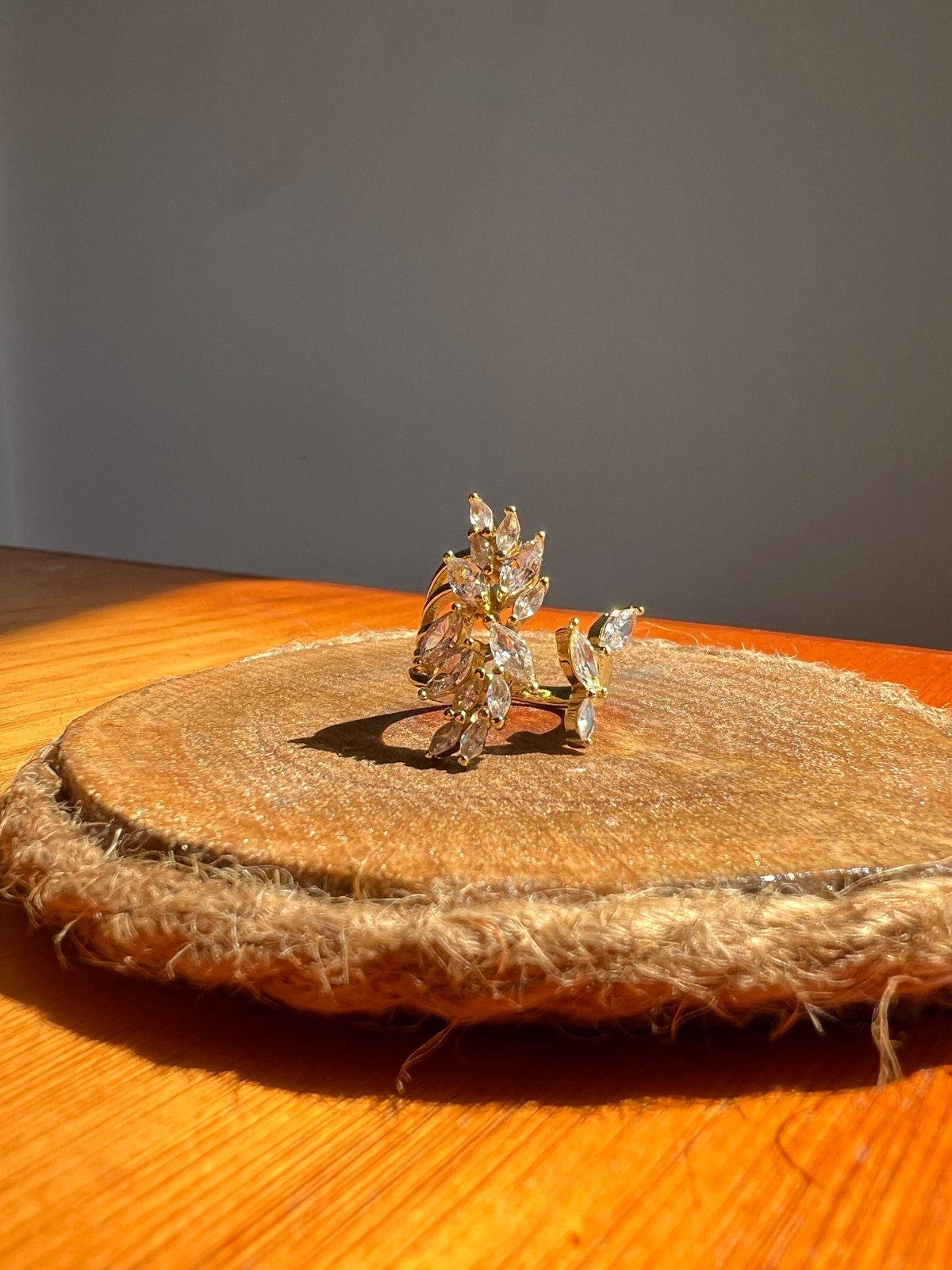 Anillo de hojas brillantes - 3