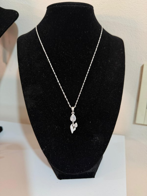 Collar tulipan de plata italiana.