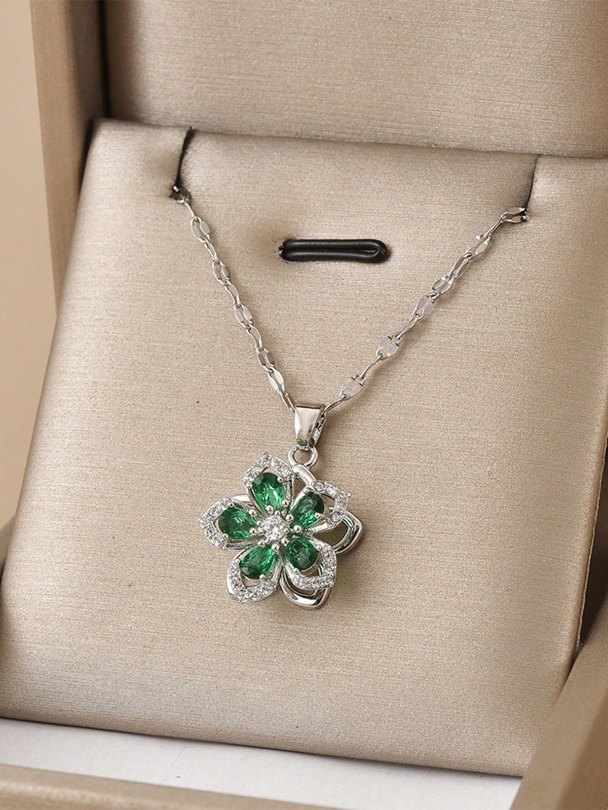 Collar Flor giratorio  - 4