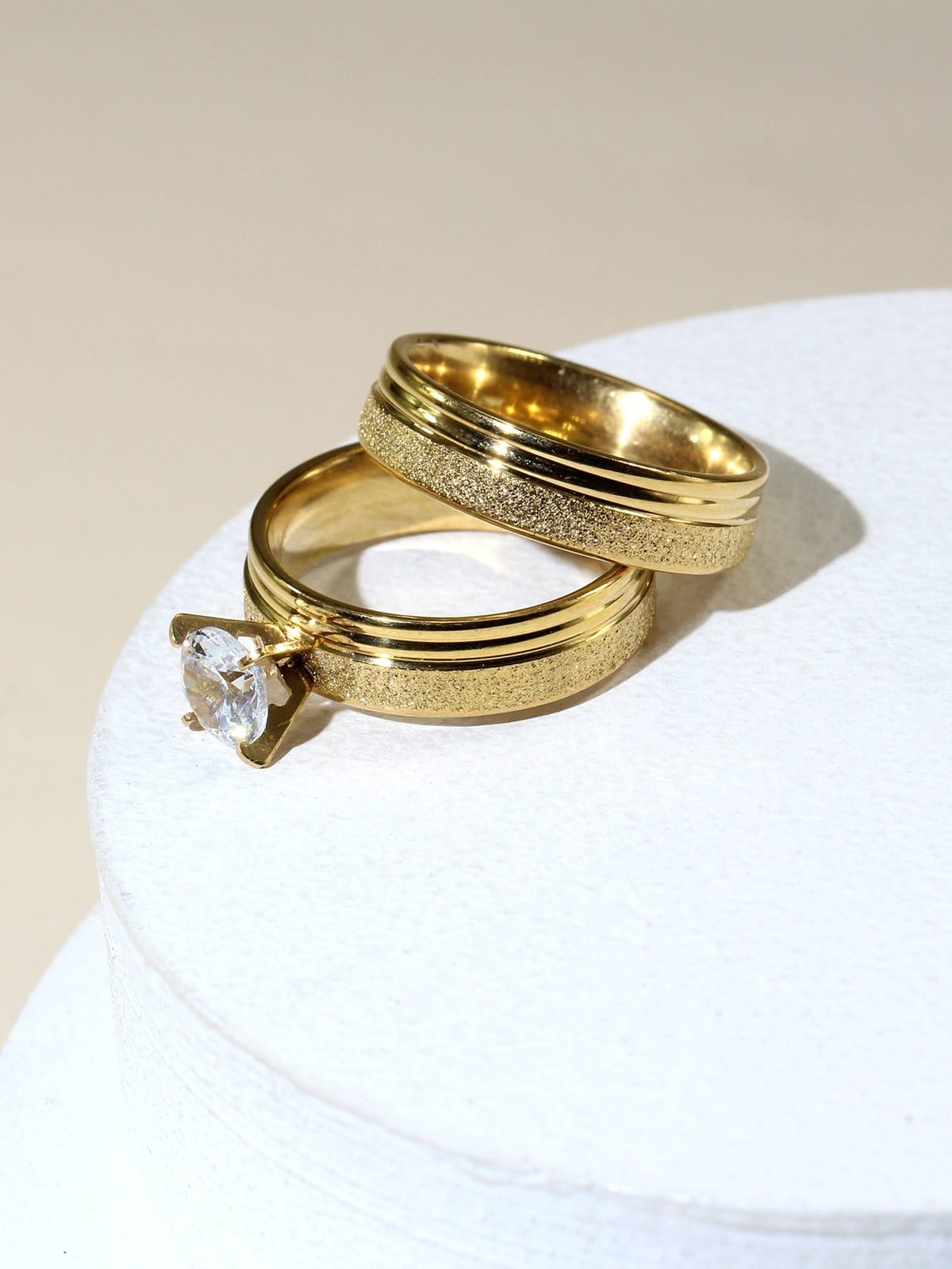 Anillo alianza gruesa.