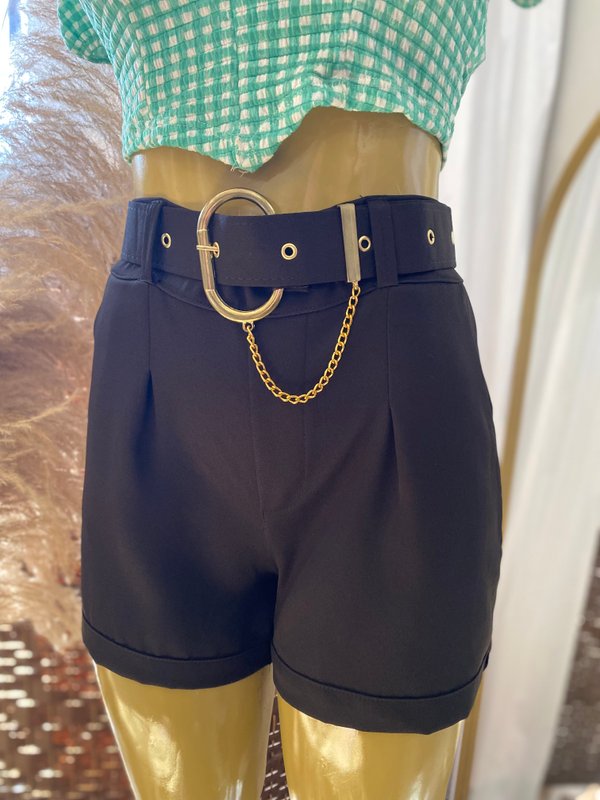 Short con cinto 