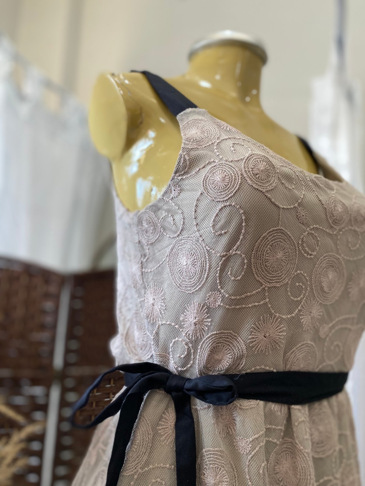 Vestido, detalle de bordado 