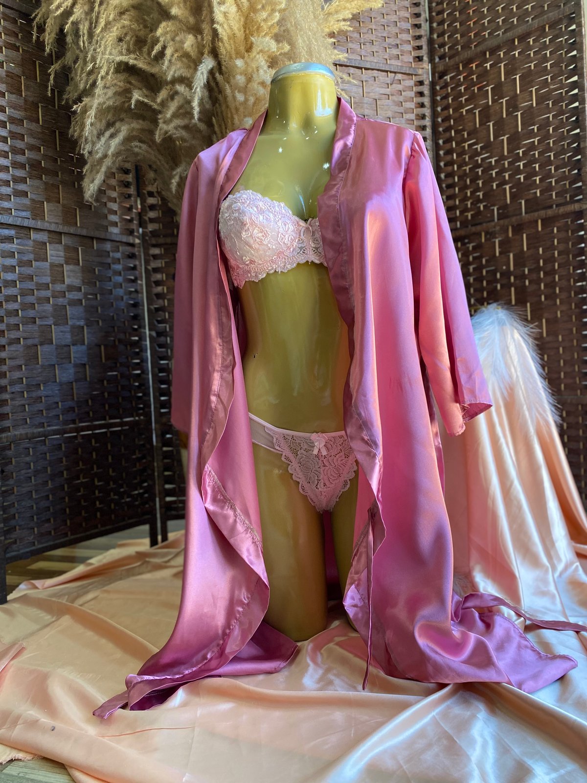 ✨Conjunto de lencería+ bata Satinada✨