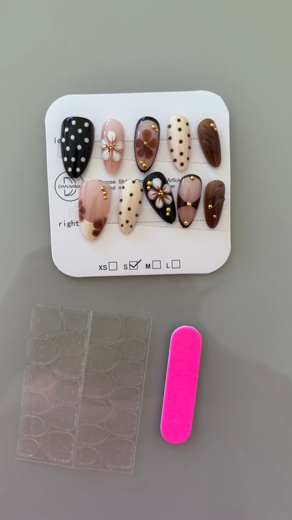 UÑAS